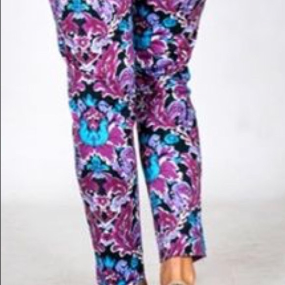⬇️final price drop⬇️ Frida Side zip floral pants. - Picture 3 of 4